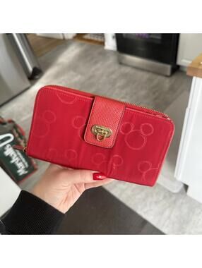 Vera Bradley X Disney Mickey Mouse Head Signature Wallet NWOT Red